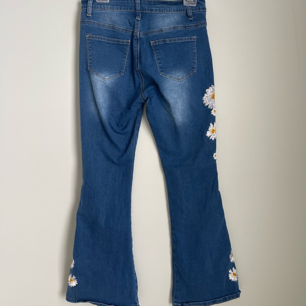 BAMBOO Blue Jeans with Daisy Embroidery - Picture 5 of 6